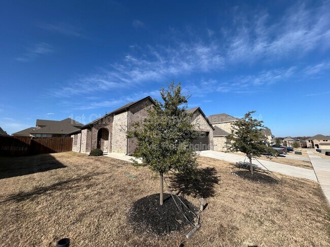 Photo - 505 Reatta Dr