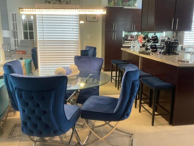 Photo - 817 Sunglow St