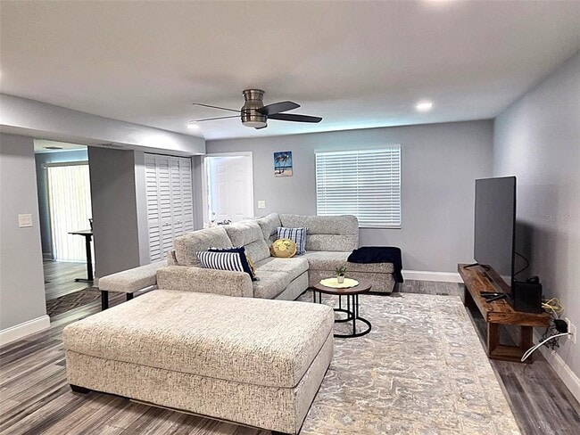 Photo - 5105 Tangerine Ave S