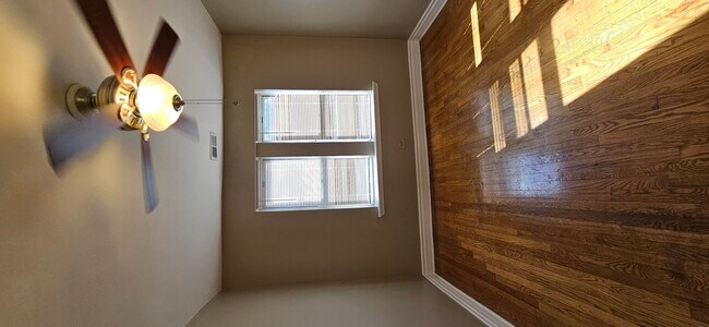 Photo - 48 N Menard Ave Unidad 3B