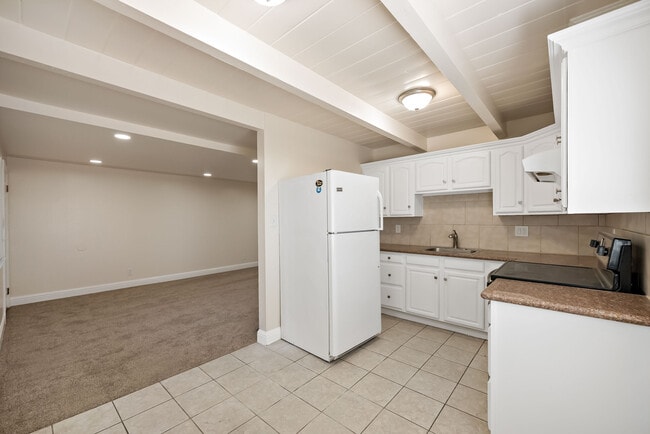 Building Photo - 647 17th St Unit D