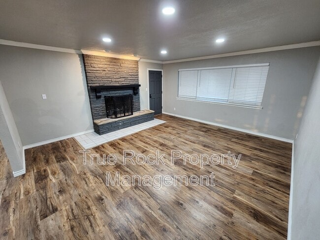 Photo - 204 S Morrison Dr