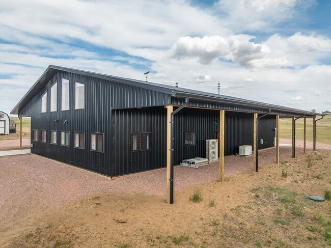 Photo - 4 BED | 2 BATH | BARNDOMINIUM | HOT SPRINGS | FURNISHED