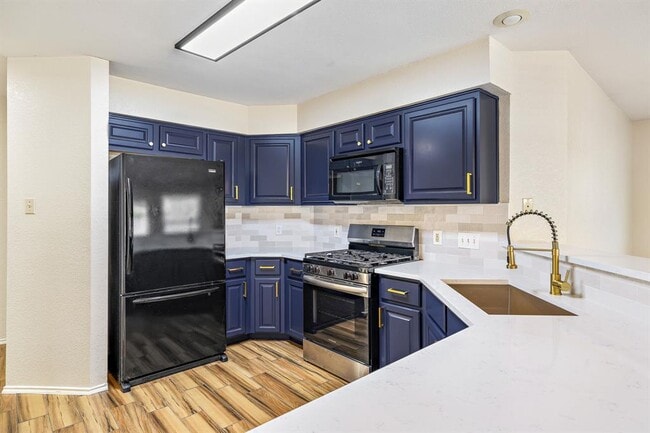 Photo - 2003 Dayflower Trce