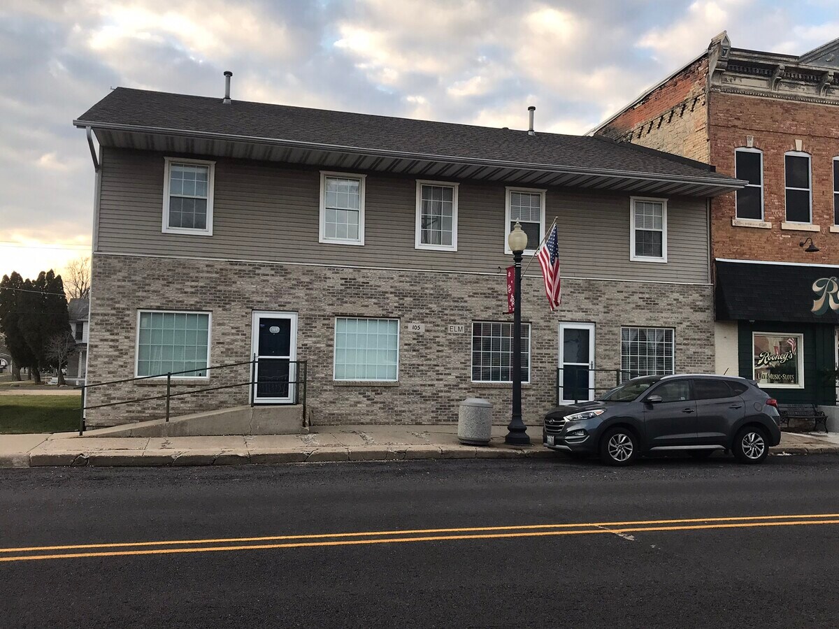 Photo - 105 N Elm St Unidad 208