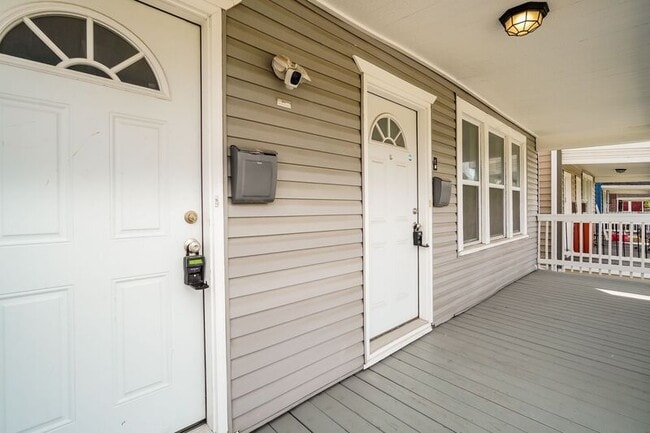 Photo - 764-766 Kelton Ave