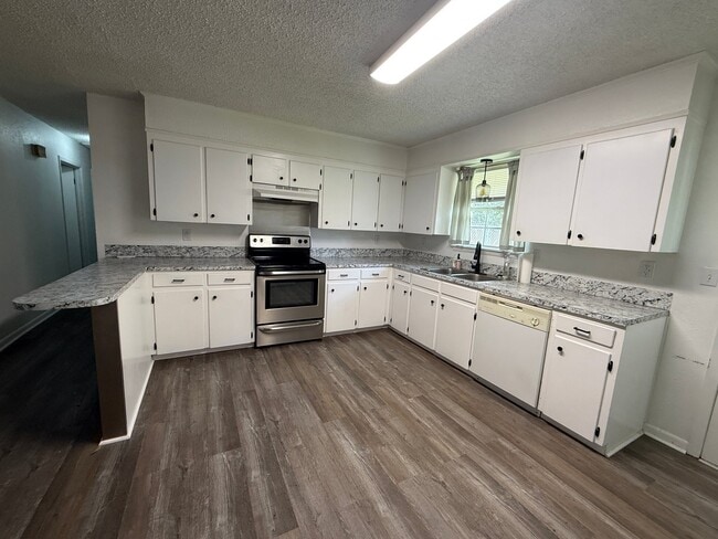 Photo - 107 Zilia St