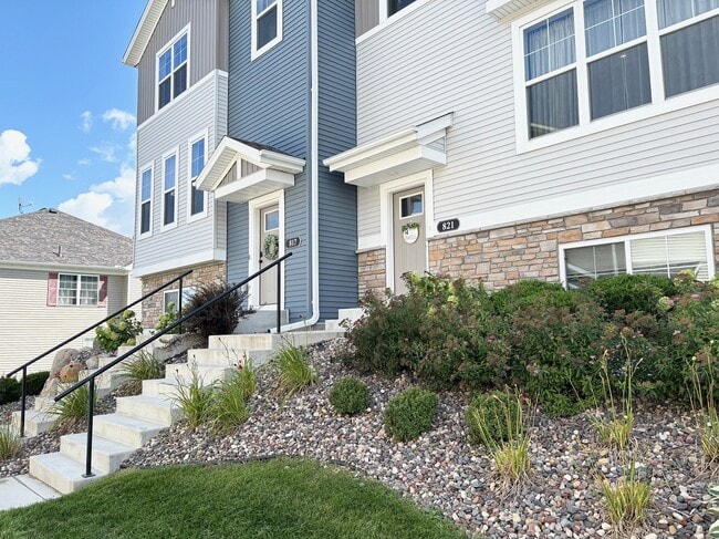 Building Photo - 821 Roselyn Dr Rental