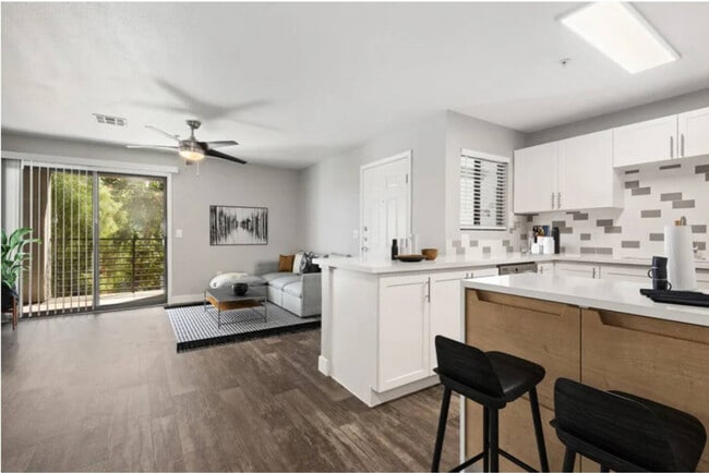 Building Photo - 15164 N 140th Dr Unit ID1374263P