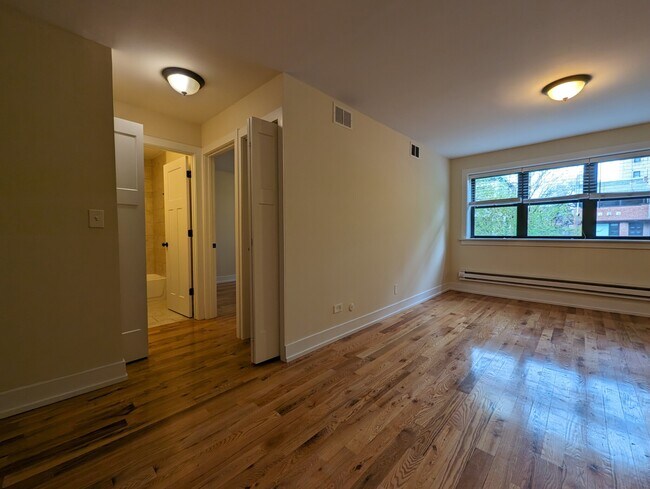 Photo - 557 W Arlington Pl Unit 3