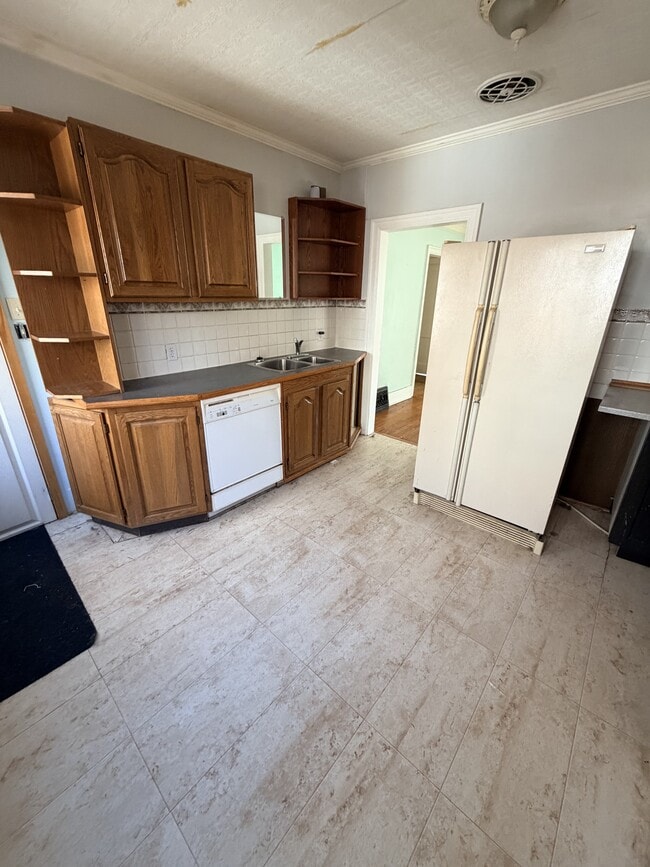 Photo - 627 9th St E