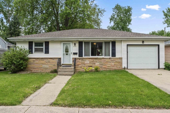 Photo - 2830 Moland St House