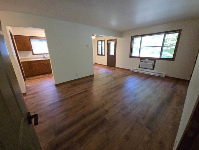 Building Photo - 141 Maple Ave S Unit 141 S Maple Rental