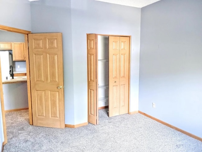 Photo - 670 Kingfisher Ln