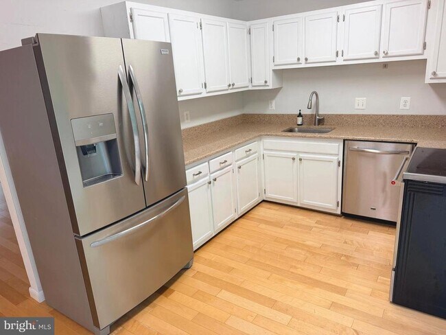 Photo - 6062 Hollow Hill Ln