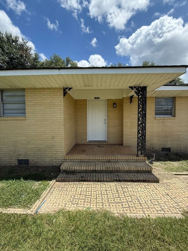 Building Photo - 1507 O'Neal Dr Rental