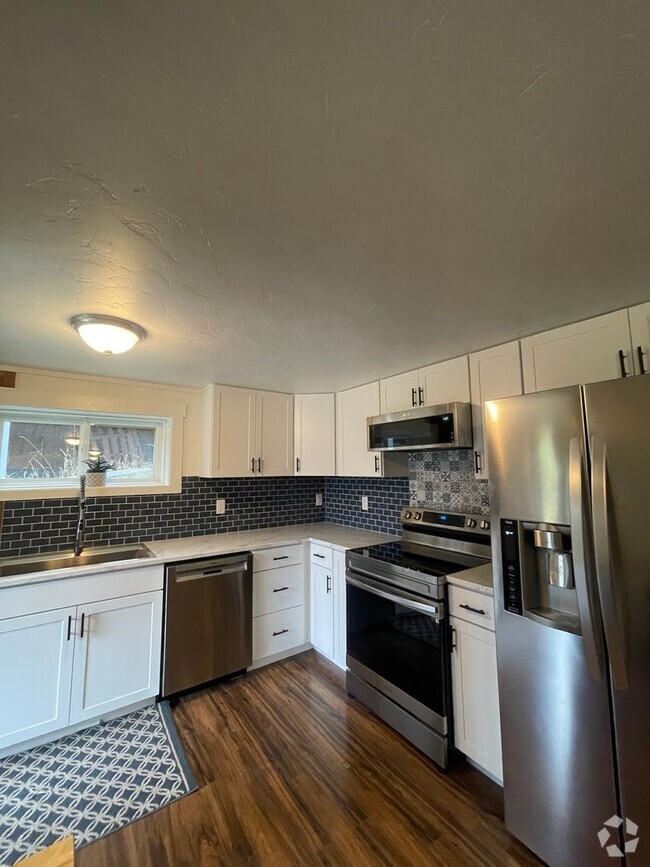 Building Photo - Long Term Remodeled 2 Bedroom, 1 Bathroom Rental