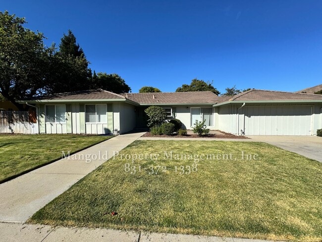 Building Photo - Beautiful 4-bed 2-bath Home with Cozy Fireplace and Large Backyard!