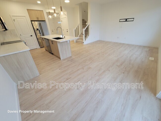 Photo - 16230-16219 19 Ave SW Unit MAIN