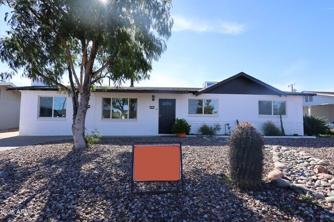 Photo - 1011 W Elna Rae St