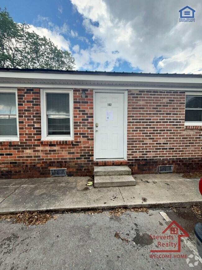 Building Photo - 500 Skyline Dr Rental