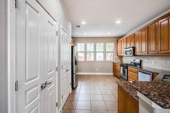 Photo - 6705 Covered Bridge Dr