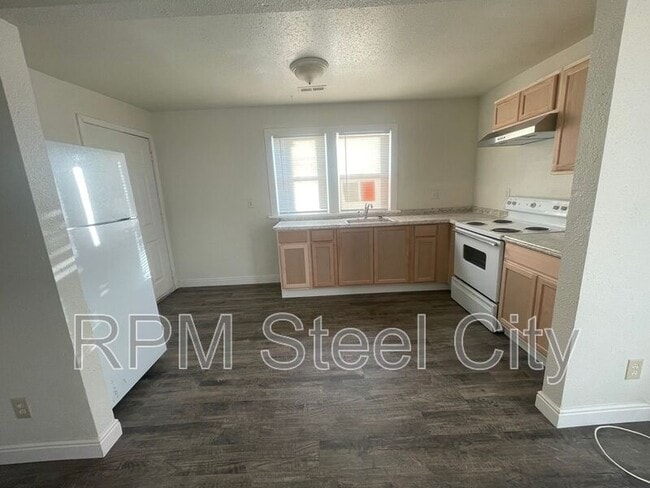 Photo - 511 W 12th St