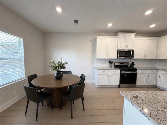 1205 Ginsburg Ln