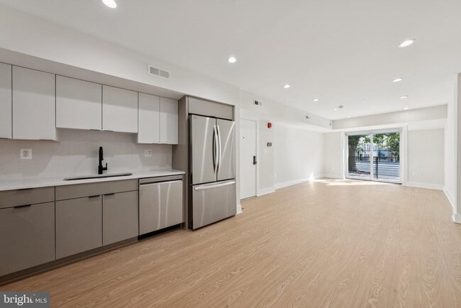 Building Photo - 2134 Wisconsin Ave NW Unit 3 Rental