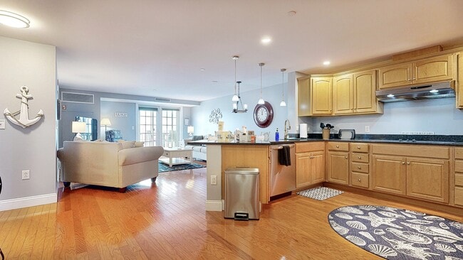 Photo - 1 E Grand Ave Unit Grand Victorian