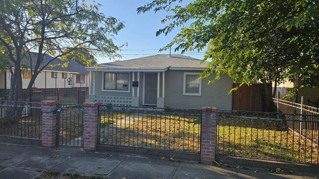 Building Photo - Two Bed One Bath Home with Shed and large ...