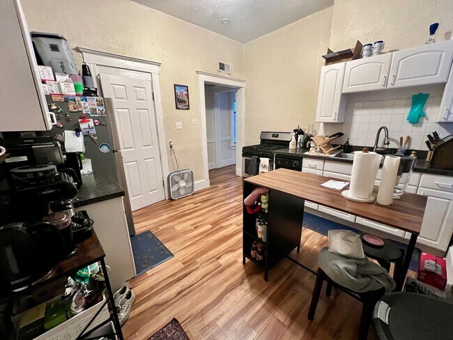 Photo - 2850 N. Clark Street Apartments