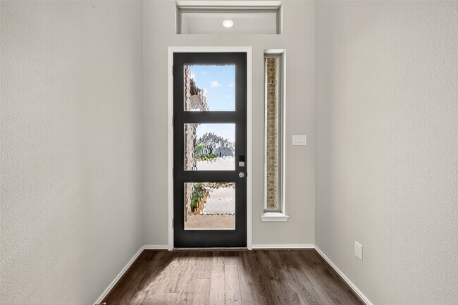 Photo - 411 Sunlit Vly Cir