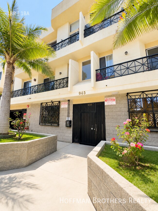 945 N Serrano Ave Unit 121