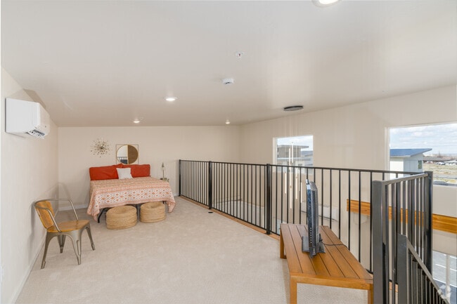 0BR, 1BA - 777SF - Bedroom