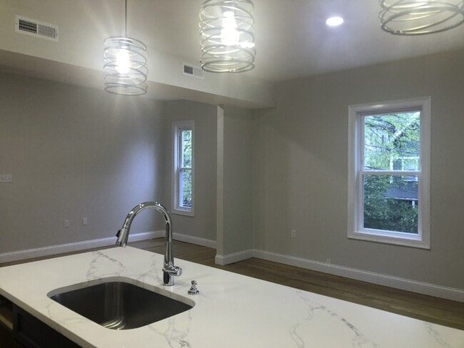 Photo - 7 Ashford St Unit 2