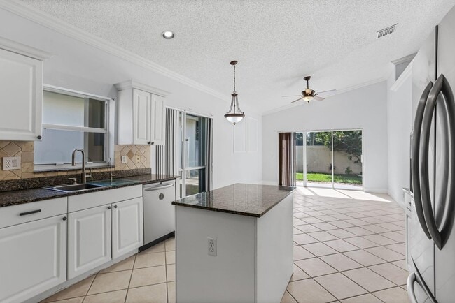 Photo - 7607 Colony Lake Dr