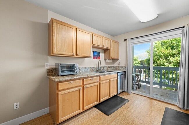 Photo - 2 Bed / 2 Bath Bridge-Level Condo with Ocean View & 2 parking stalls Unit 724