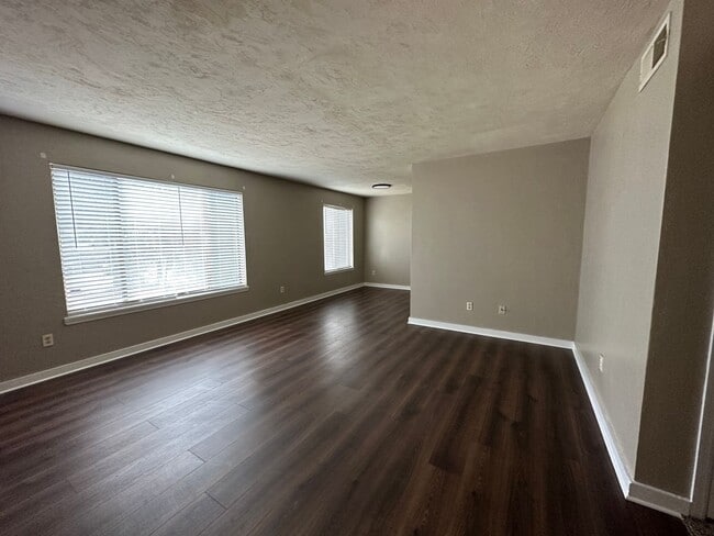 Photo - Downstairs unit off E Park and Victory Garden! Unidad A