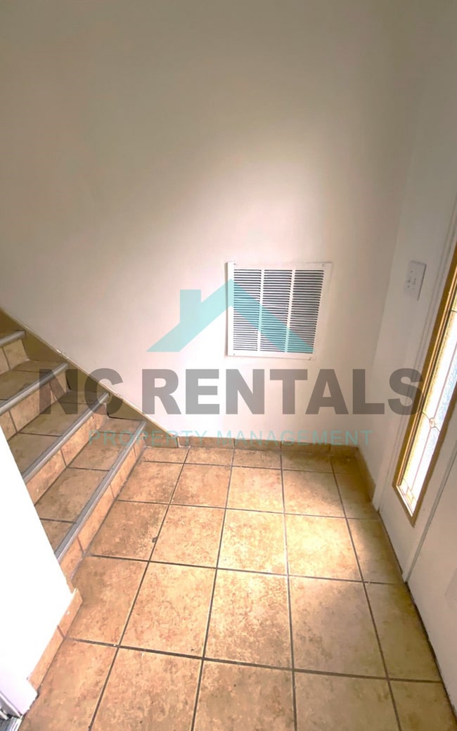 Photo - 730 Motor Rd