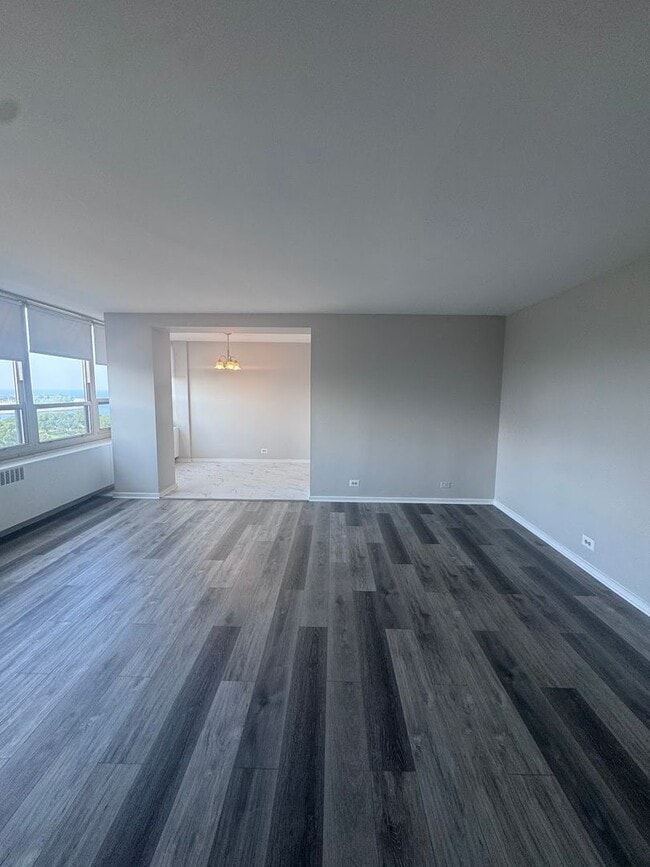 Photo - 3 Bed 1.5 Bath in Lakeview! Unit 1502