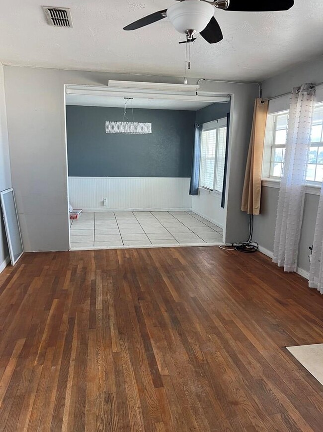 Photo - 1110 E 42nd St