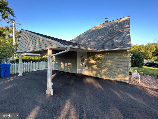 Photo - 16 Crabtree Dr