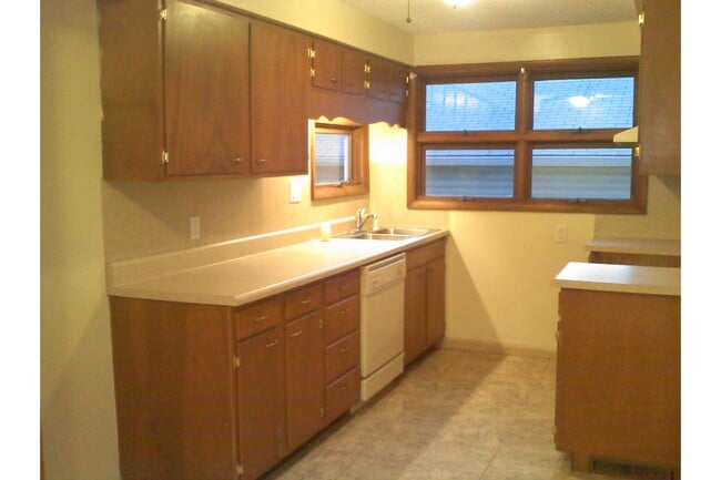 Photo - 710 W Robb Ave