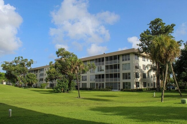 Photo - 2900 N Palm Aire Dr Unit 108