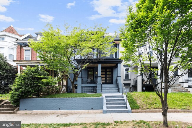 Photo - 1360 Oak St NW