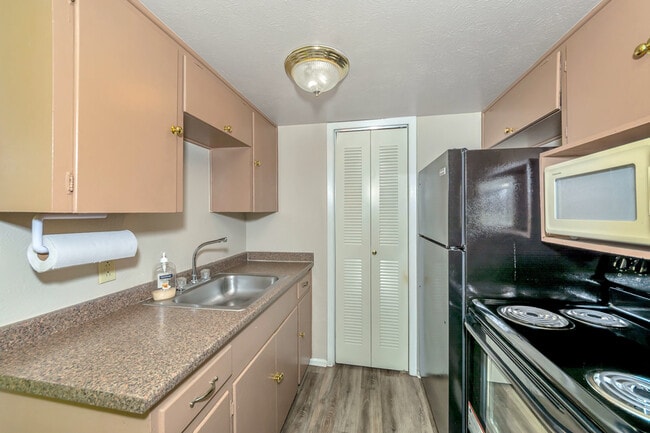 Photo - La Ventana on Rochelle