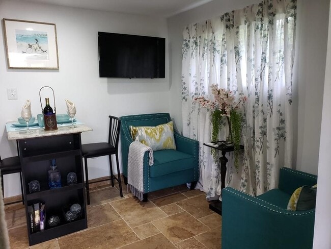 Photo - 2542 Monroe St