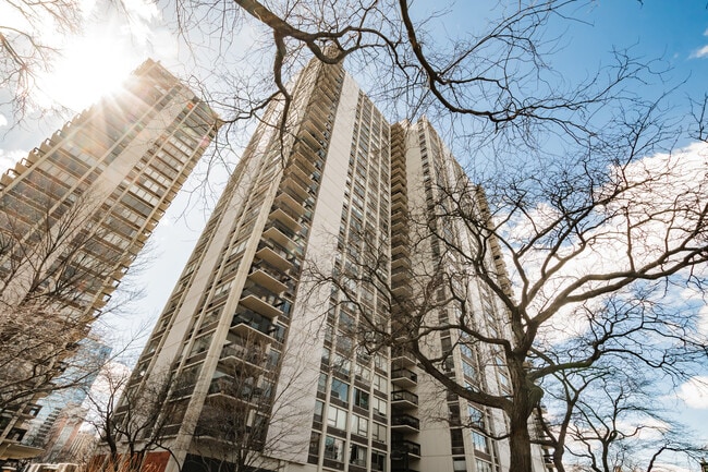 Building Photo - 1360 N Sandburg Terrace Unit 1409C