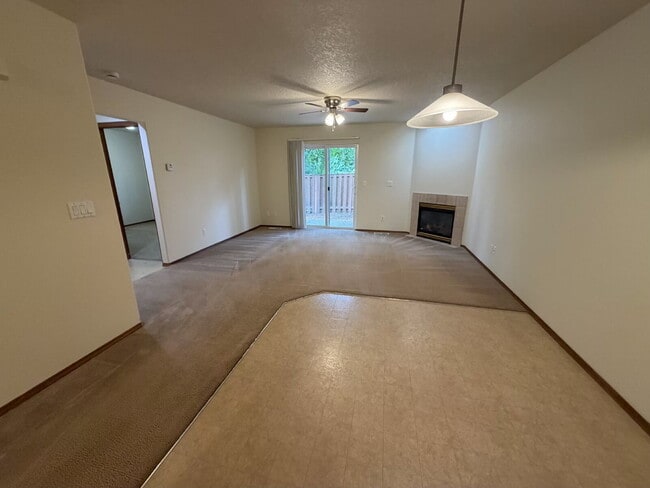 Photo - 3 Bedroom / 1.5 Bathroom Duplex Unit - Nearby Transportation, Milwaukie Marketplace and King Road... Unit 3456